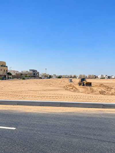 Plot zum Verkauf in Hoshi, Sharjah - مشهد إنشاءات صحراوي تحت سماء زرقاء. png Plot zum Verkauf in Hoshi, Sharjah - مشهد إنشاءات صحراوي تحت سماء زرقاء. png