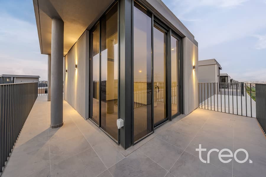 10 Balcony. jpg