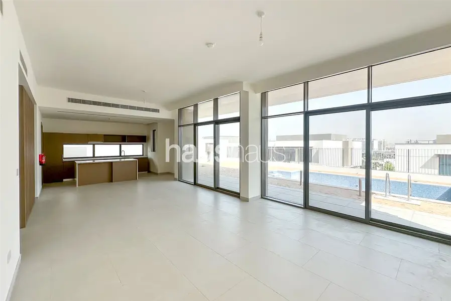Extra large plot | Elevated position | Pool