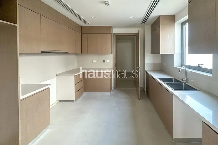 Extra large plot | Elevated position | Pool