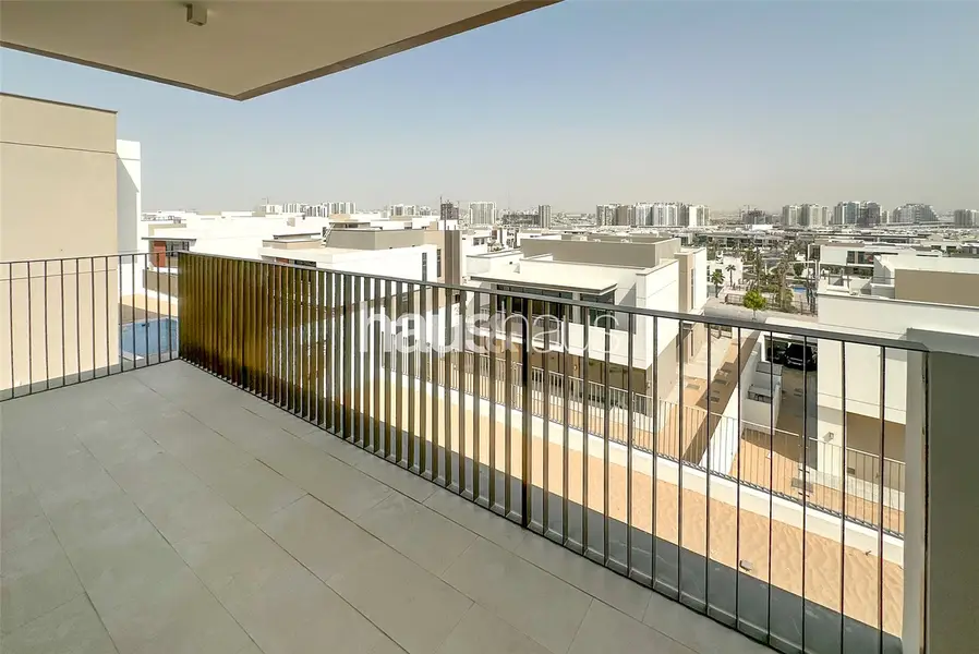 Extra large plot | Elevated position | Pool