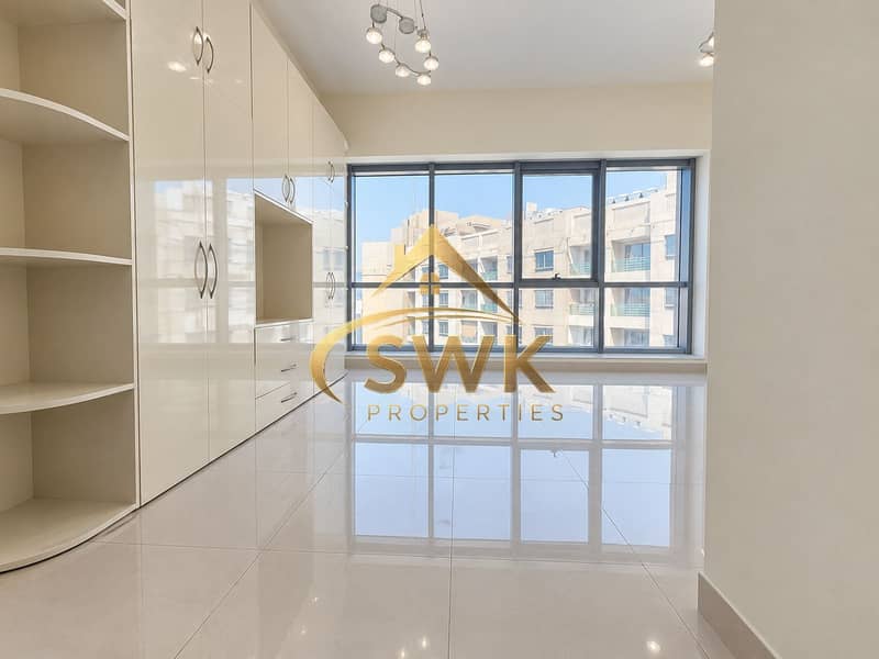 2 Glossy Minimalist Room with City Views. png