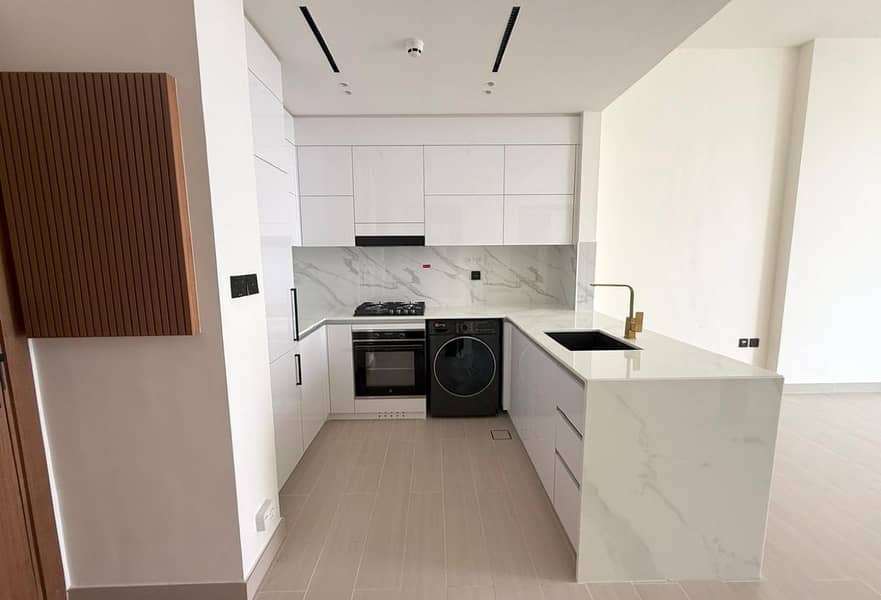3 Brand New 1BR | High Floor | Balcony | Vacant — photo 3