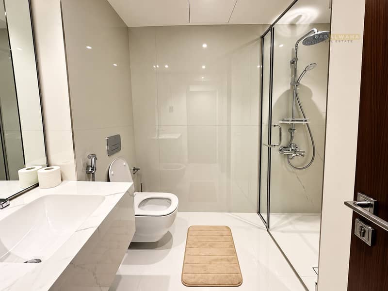 17 Modern Minimalist Bathroom Interior. png