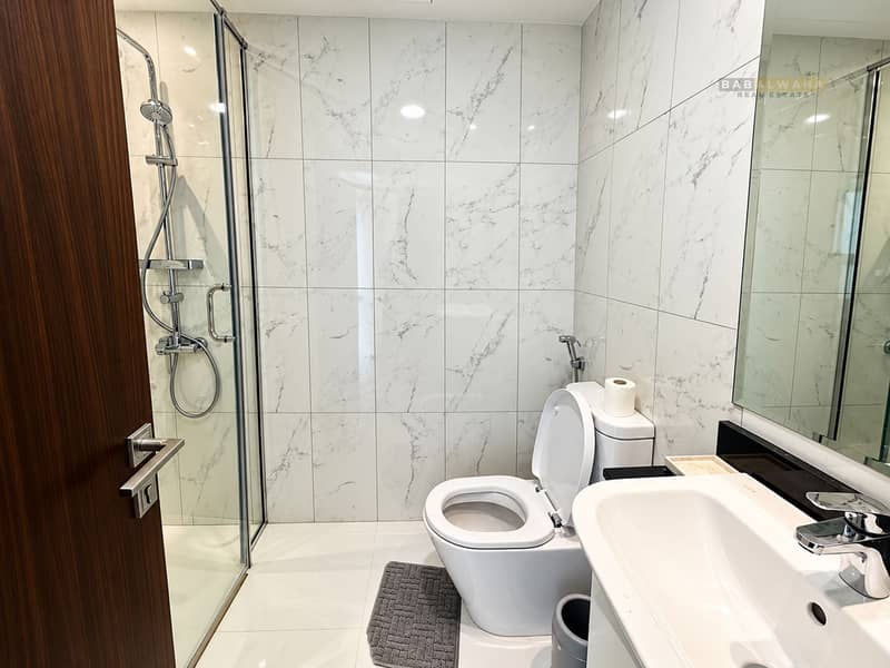 18 Modern Marble Bathroom Interior. png
