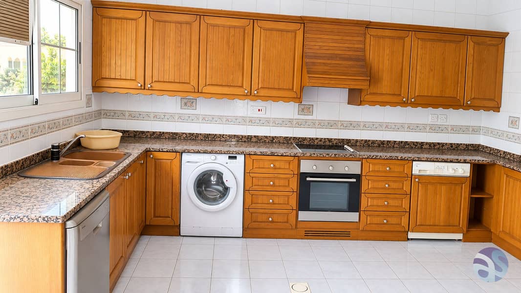 8 Brightly Staged Oak Kitchen Interior. png