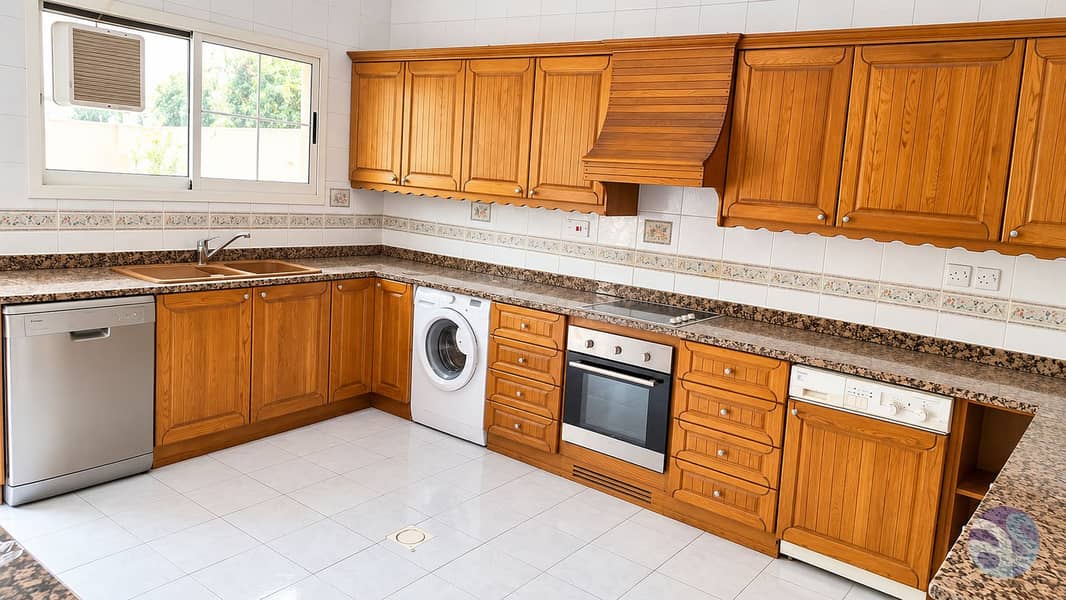9 Bright, Tidy Oak Kitchen Interior. png