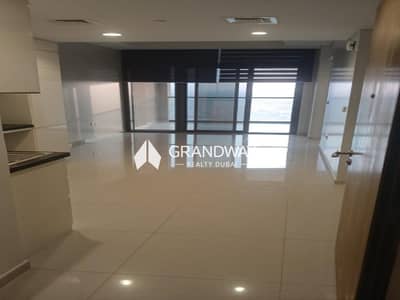 شقة 2 غرفة نوم للايجار في الخليج التجاري، دبي - Spacious 2BR I Great Location I Sea View — photo 1 شقة 2 غرفة نوم للايجار في الخليج التجاري، دبي - Spacious 2BR I Great Location I Sea View — photo 1