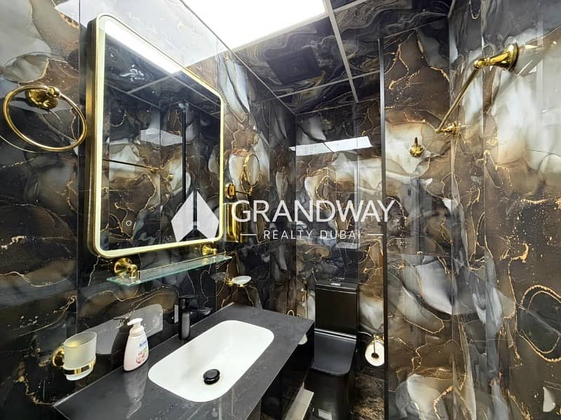 11 2 BR FULLY UPGRADED | LAKE VIEW | CLOSE TO METRO — photo 11
