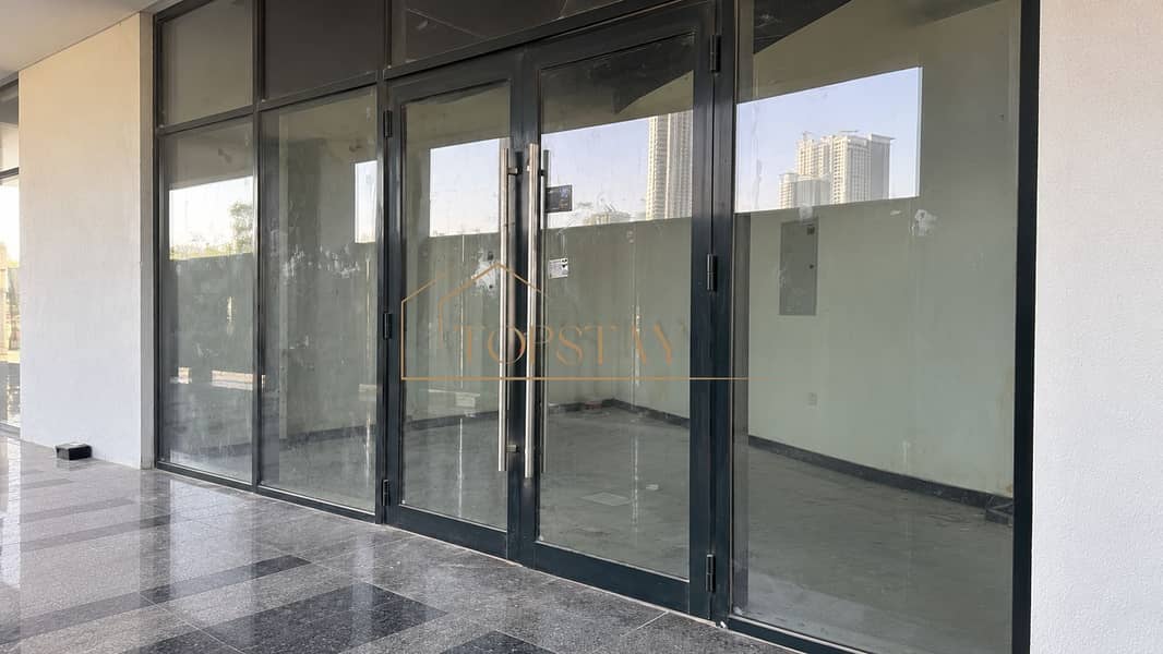 4 Oblique view of glass shopfront-1. png