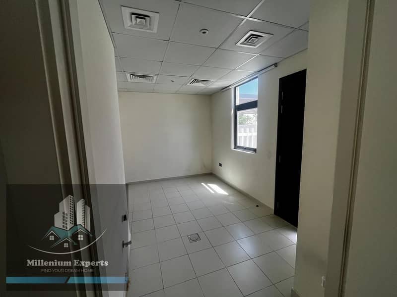 33 04aa94ea-6bb4-4d2e-8641-5fff161de838. jpg