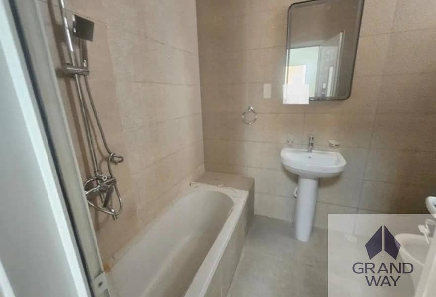 25 5BR Large Villa I Big Yard I Specious Car Parking — photo 25