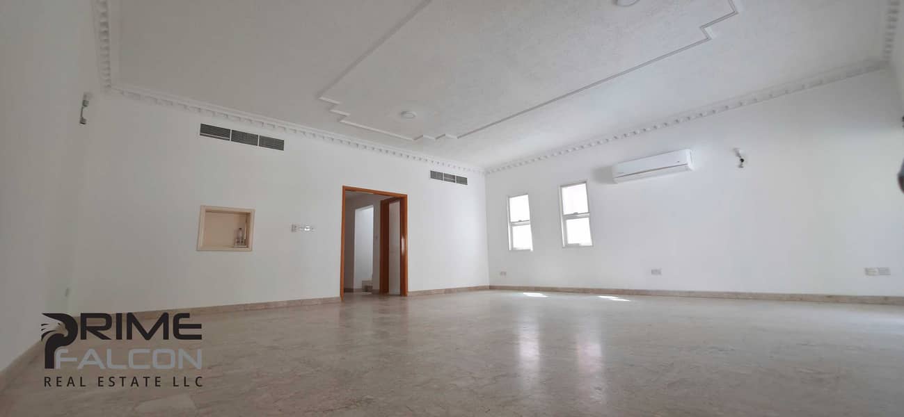 24 Hall 5. jpg