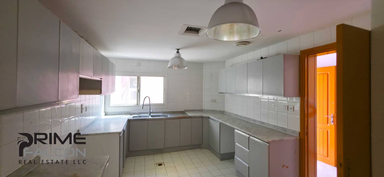 28 kitchen. jpg