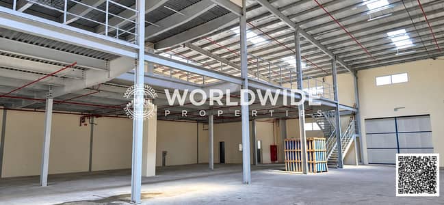 阿治曼工业园区， 阿治曼 仓库待租 - Warehouse interior with mezzanine and QR code-19. png