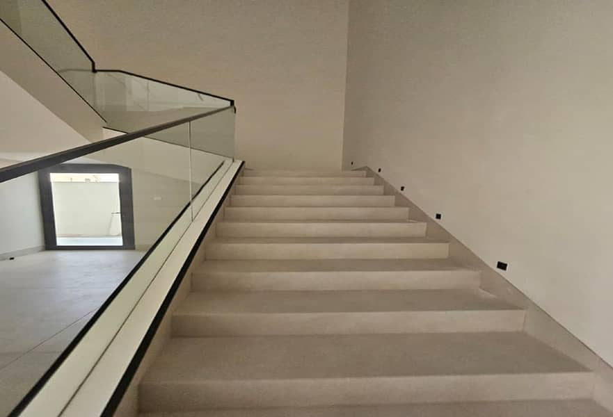 2 Luxury 5BR Villa | Modern Living | Ample Parking — photo 1