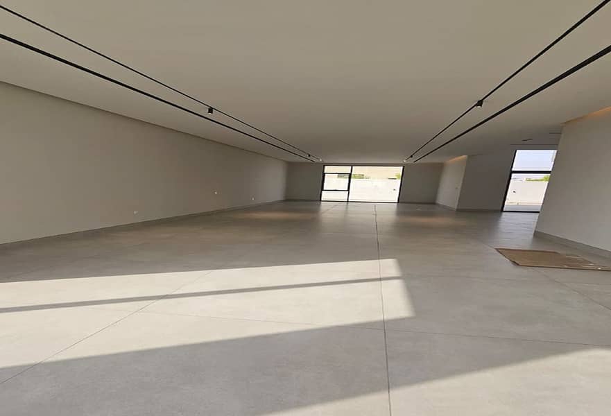 4 Luxury 5BR Villa | Modern Living | Ample Parking — photo 4