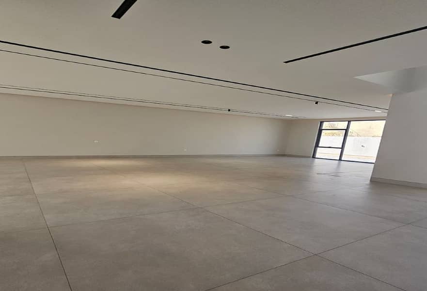 5 Luxury 5BR Villa | Modern Living | Ample Parking — photo 5