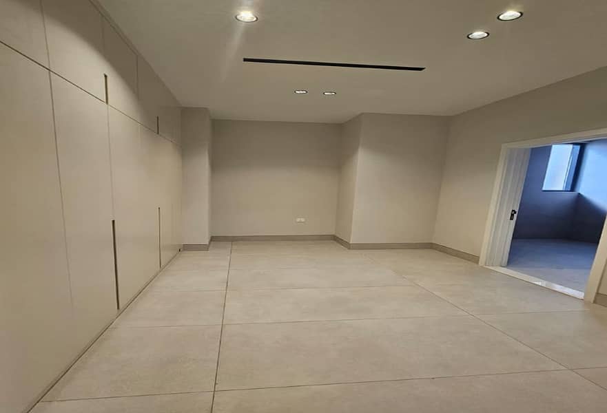 7 Luxury 5BR Villa | Modern Living | Ample Parking — photo 7