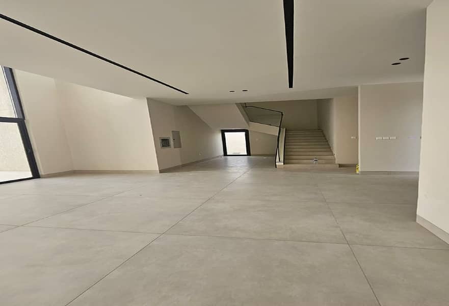 8 Luxury 5BR Villa | Modern Living | Ample Parking — photo 8