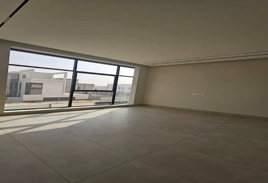 10 Luxury 5BR Villa | Modern Living | Ample Parking — photo 10