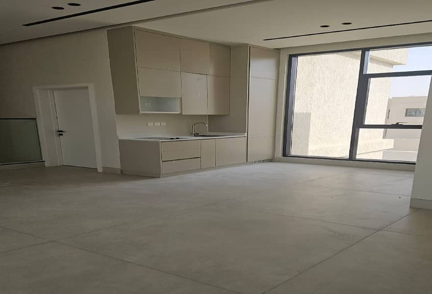 16 Luxury 5BR Villa | Modern Living | Ample Parking — photo 16