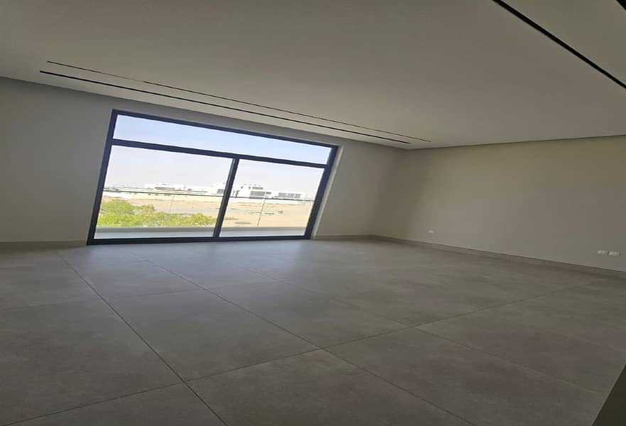 19 Luxury 5BR Villa | Modern Living | Ample Parking — photo 19
