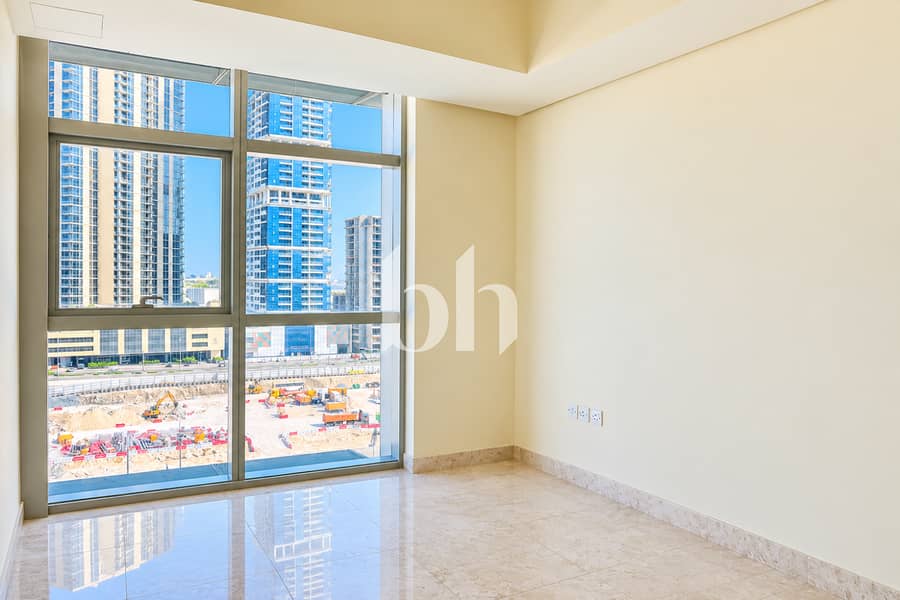 5 Sunlit Minimalist Apartmentwith City View