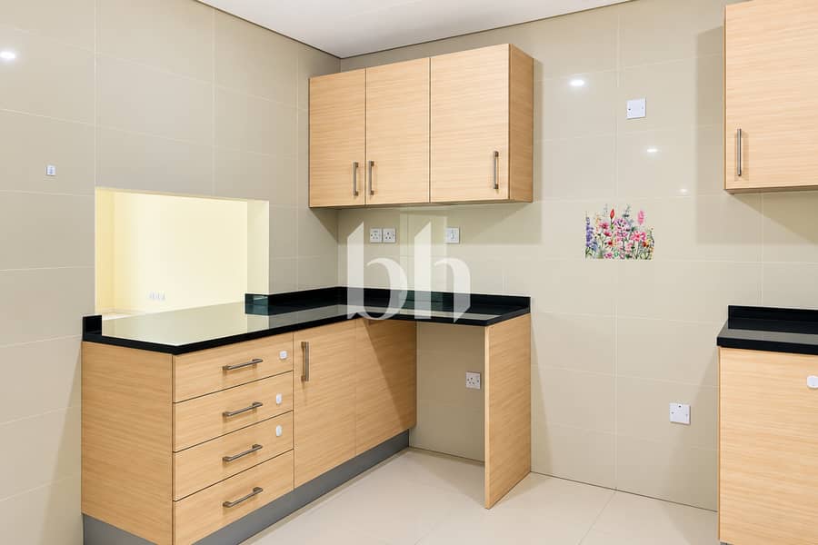 10 Modern Beigeand Wood Kitchen