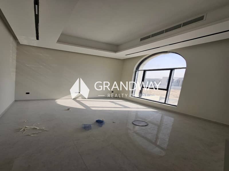 4 Luxury Villa | Large Plot | Private Garden — photo 4