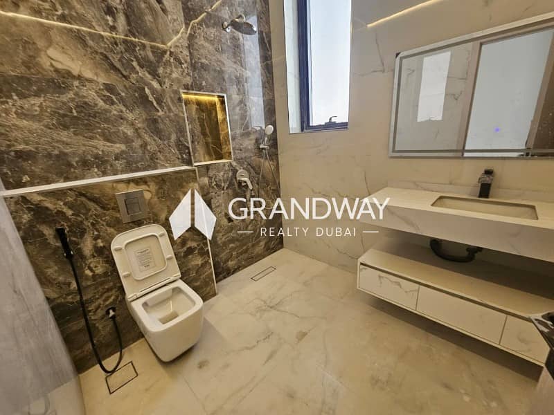 11 Luxury Villa | Large Plot | Private Garden — photo 11