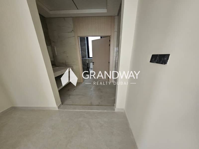 12 Luxury Villa | Large Plot | Private Garden — photo 12