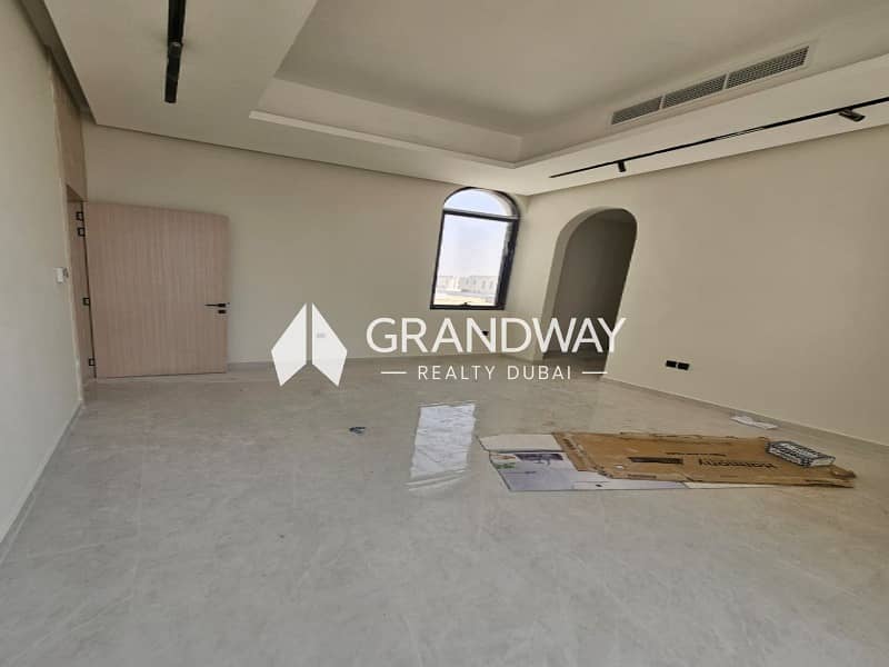 14 Luxury Villa | Large Plot | Private Garden — photo 14