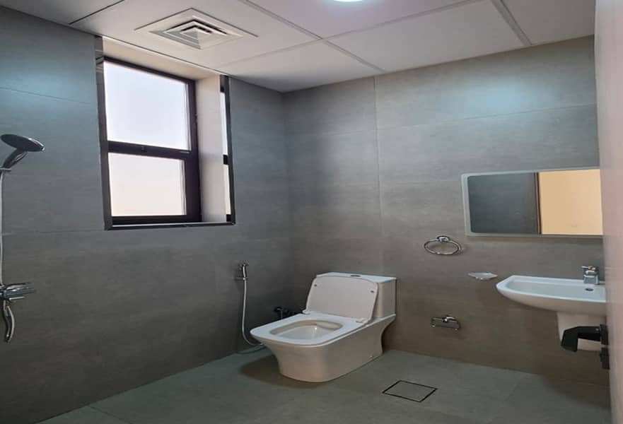7 Premium 6BR Villa | Spacious Layout | Vacant — photo 7
