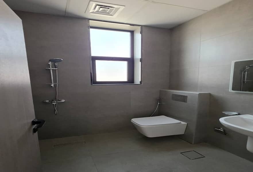 12 Premium 6BR Villa | Spacious Layout | Vacant — photo 12