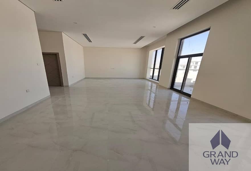2 Well-Maintained 4BR Villa | Spacious I Great Value — photo 2