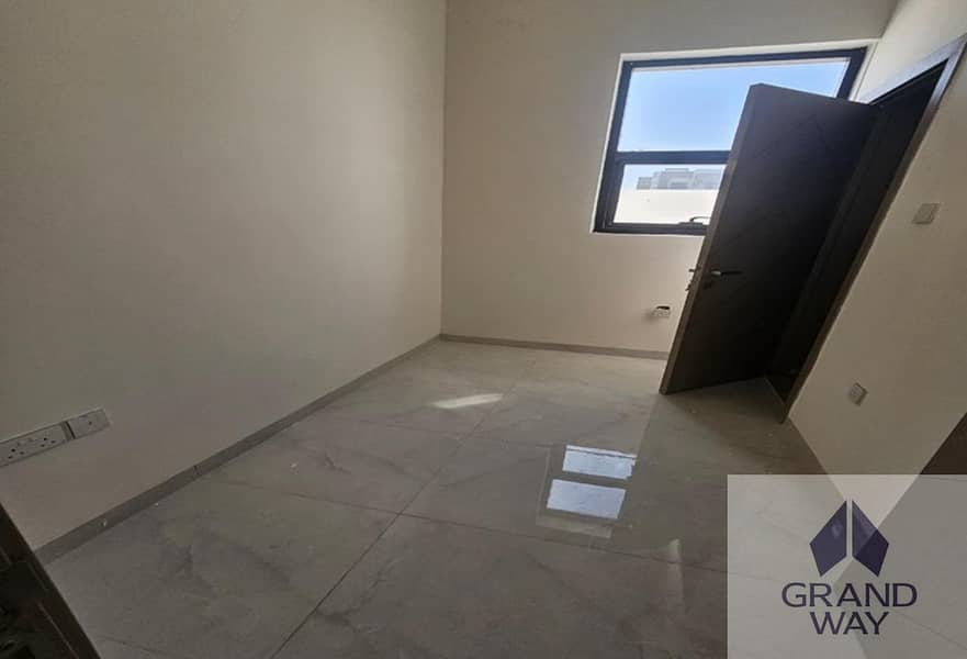3 Well-Maintained 4BR Villa | Spacious I Great Value — photo 3
