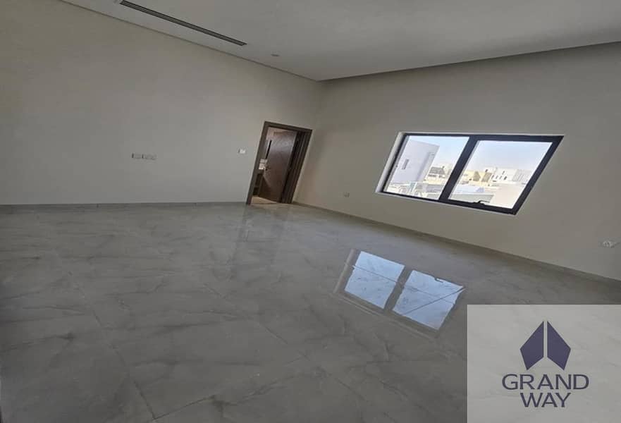 9 Well-Maintained 4BR Villa | Spacious I Great Value — photo 9