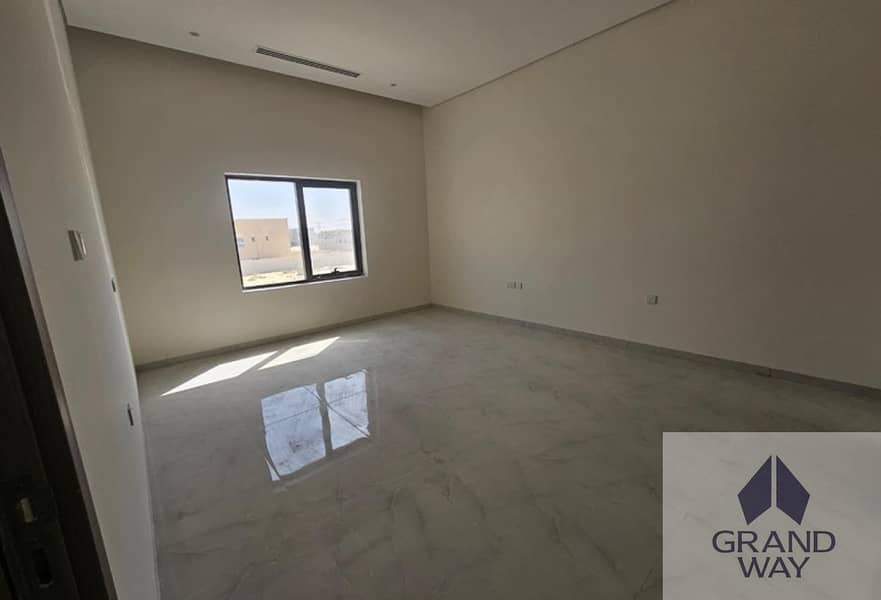 11 Well-Maintained 4BR Villa | Spacious I Great Value — photo 11