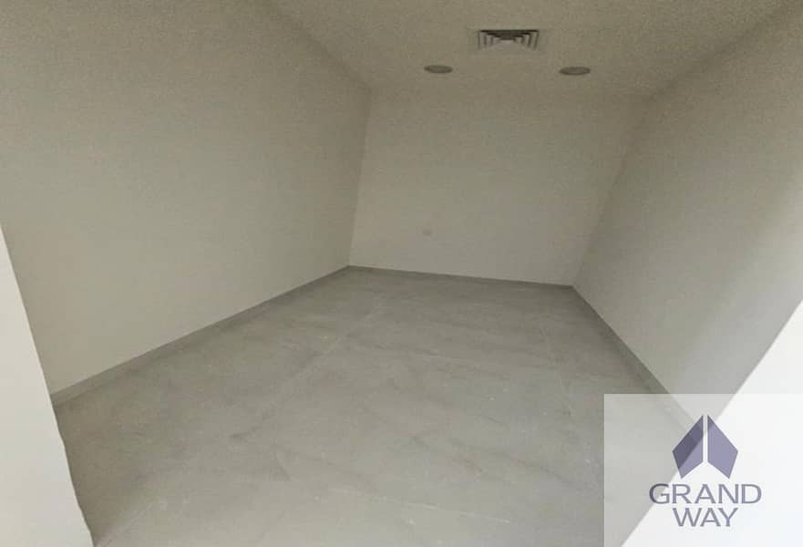 12 Well-Maintained 4BR Villa | Spacious I Great Value — photo 12