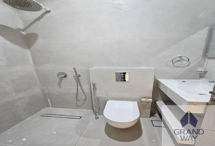13 Well-Maintained 4BR Villa | Spacious I Great Value — photo 13