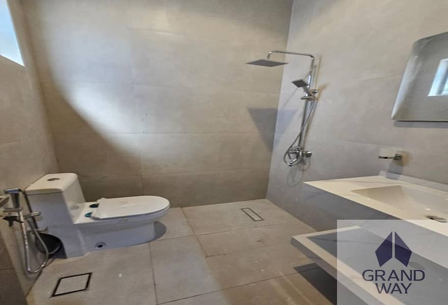 16 Well-Maintained 4BR Villa | Spacious I Great Value — photo 16