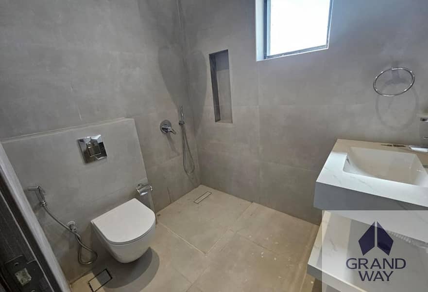 17 Well-Maintained 4BR Villa | Spacious I Great Value — photo 17