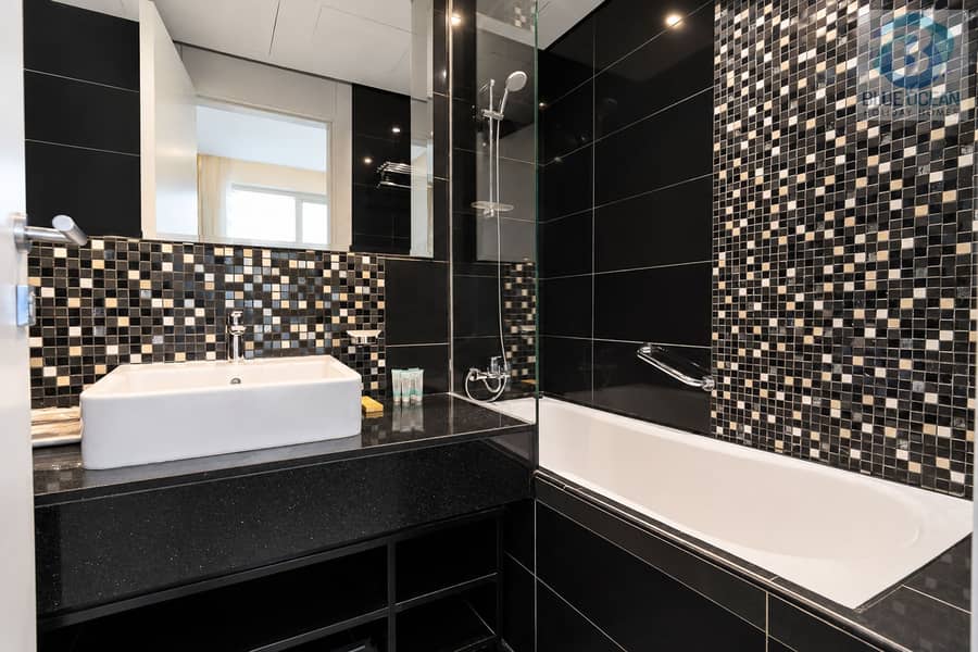 9 06 BATHROOM. jpg