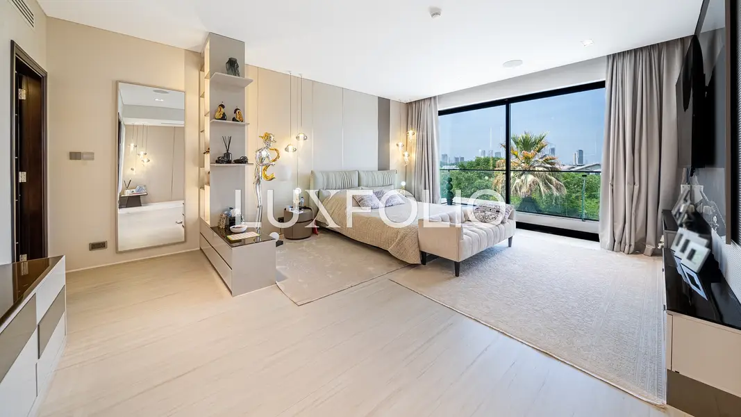 Fully Renovated | Large Plot | 6 Bedrooms
