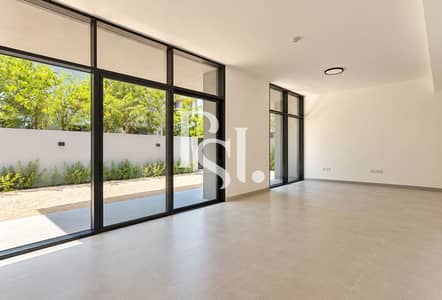 Townhouse de 4 chambres à à vendre à Tilal City, Sharjah - Sunlit Minimalist Living Space. png
