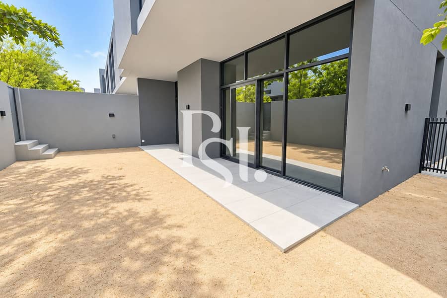 5 Minimalist Grey Courtyard Villa. png