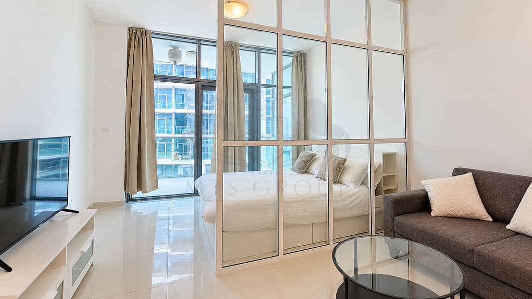 2 Bright Minimalist Apartment with Glass Partition. png