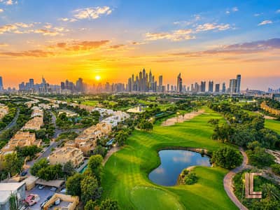 2 Bedroom Apartment for Rent in The Views, Dubai - Golden Skyline Over Emerald Greens. png
