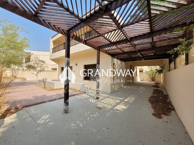 3 Spacious Villa I Private Garden I Prime Location — photo 3
